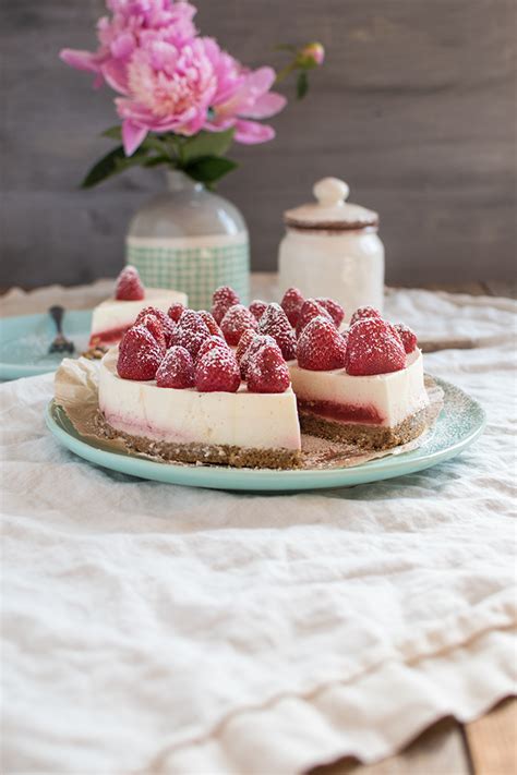 Wenn die mischung fest ist, dekorieren sie sie mit frischen minzblättern. Erdbeer-Kokos-Panna-Cotta-Tarte: Ganz ohne backen ⋆ ...
