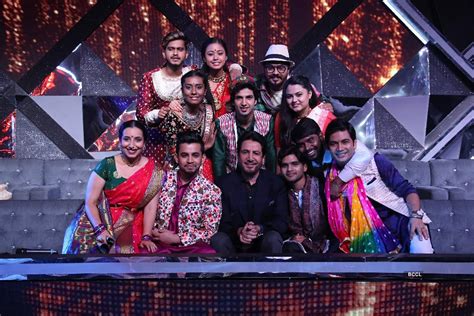 Maniesh Paul Shares A Warm Hug With Gurdas Maan On The Sets Of ‘indian Idol Season 10 In Mumbai
