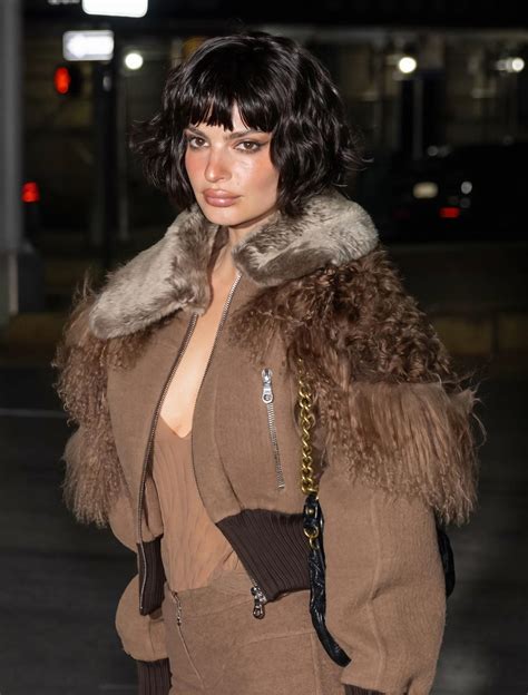 Emily Ratajkowski Debuts Bob Haircut With Bangs At Marc Jacobs Show