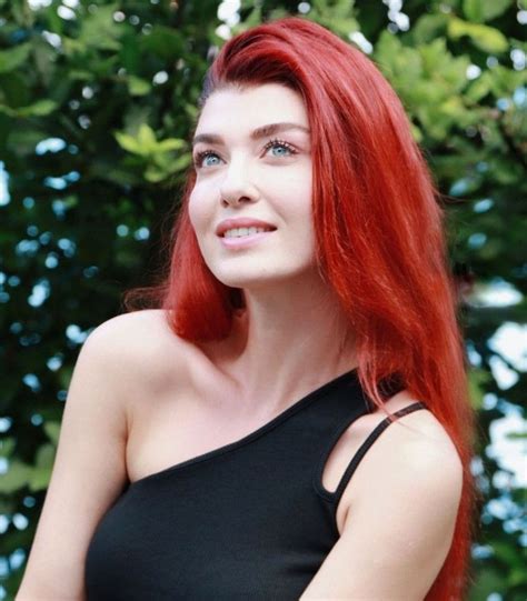Aslıhan Güner Açık Kızıl Saç | Tesettür Giyim | Beauty, Beautiful ...