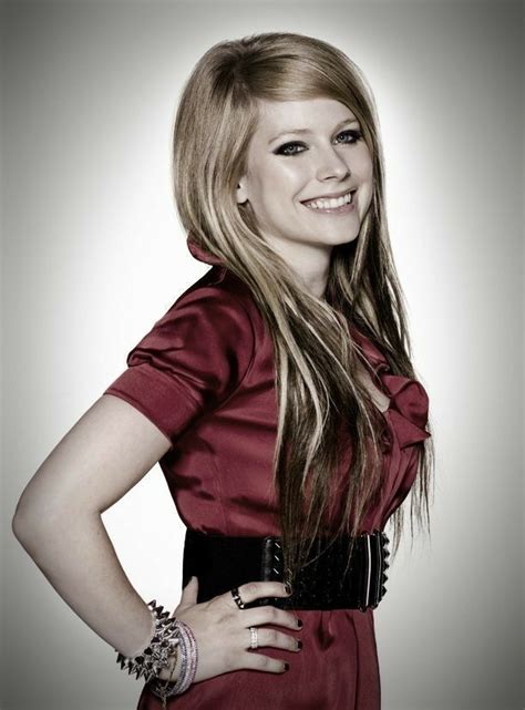 Pin by Rian Obayed on Avril Lavigne | Perfect skin, Avril lavigne style
