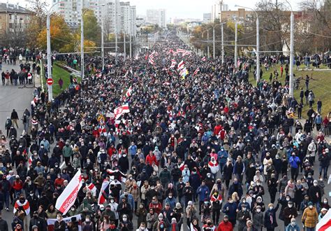 Tens Of Thousands March In Belarus Despite Police Threat To Open Fire