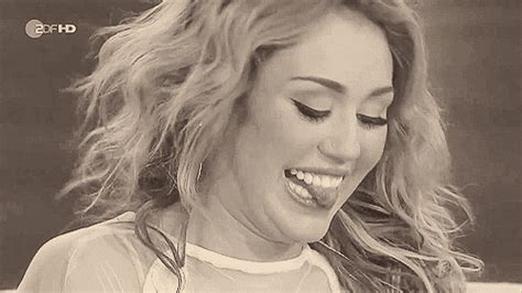 Miley Cyrus Tongue  Wiffle