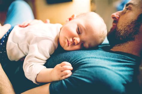 Baby Sleep On Father La Parfaite Maman Cinglante