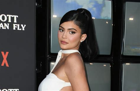 Kylie Jenner Singing Rise And Shine Is Internets New Meme Time