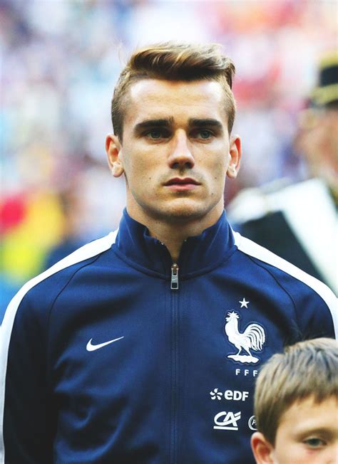 Champion du monde ⭐️⭐️ et parrain de l'association @unriencesttout. MELHOR DE 10 | » ANTOINE GRIEZMANN