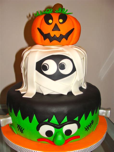 A Halloween Themed Birthday Cake Halloween Cake Decorating