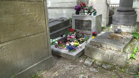 Jim Morrison Tomb On The Pere Lachaise Cemetery In Paris Могила Джима
