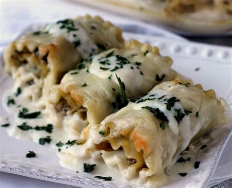 A unique and elegant way to serve lasagna! Make spinach and mushroom lasagne roll-ups to make it ...