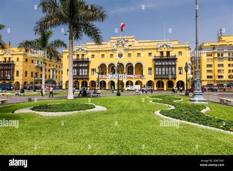 Plaza Mayor And Municipal Palace Plaza De Armas Plaza De Armas De