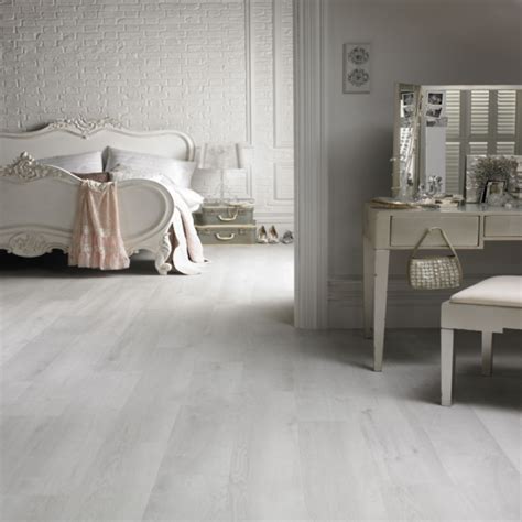 15 amazing bedroom designs with wood flooring. How to Installing Laminate Flooring | Grey laminate ...