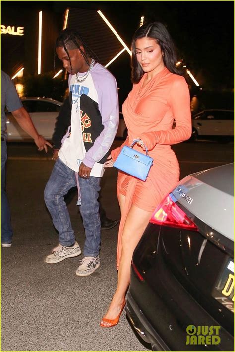 Photo Kylie Jenner Travis Scott Hold Hands Date Night In Weho 15 Photo 4787445 Just Jared