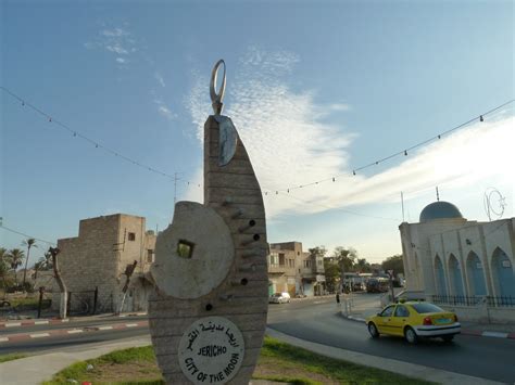 Auf den kundgebungen, die sechs wochen andauern sollen, fordern die palästinenser, in jene gebiete zurückkehren zu können, aus denen ihre vorfahren einst vertrieben wurden und die jetzt von israel. Tirol-Afrika: Grenze Jordanien Israel Palestina