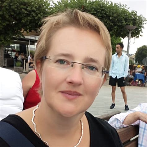 After finishing my studies in law i started working for deutsche bank ag in 1996. Anke Rickert - Vorstandsassistentin - MACH AG | XING
