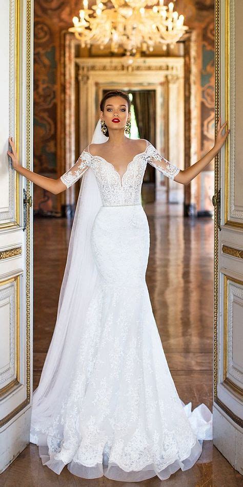 Bei der vielzahl der hochzeitskleider, den verschiedenen das hochzeitskleid gehört zum schönsten tag des lebens wie der perfekte bräutigam, dem mann mit dem frau ihr ganzes leben glücklich. Die besten 25+ Tiefer ausschnitt Ideen auf Pinterest ...