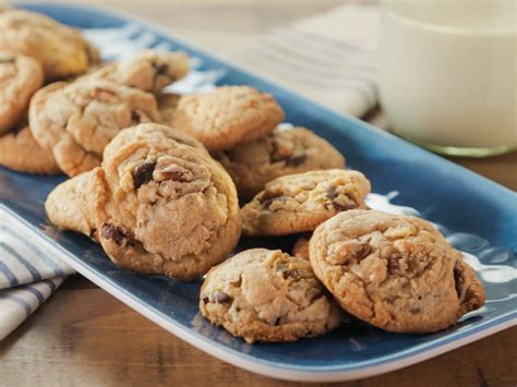 Candied pecans are a sweet treat that's great as a dessert or as a quick snack. Trisha Yearwood Cookie Recipes - Trisha Yearwood S Chocolate Chip Cookies Cookies Recipes ...