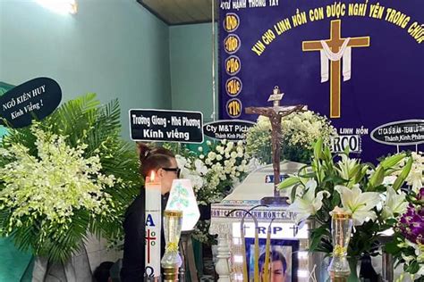 We did not find results for: Đàm Vĩnh Hưng, Vũ Hà xót xa khi đến viếng NTK Ken Nguyễn ...