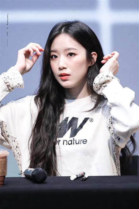 When she was young, watching actors on the tv made her thought of becoming a celebrity one day. #Shuhua ~ #Gidle