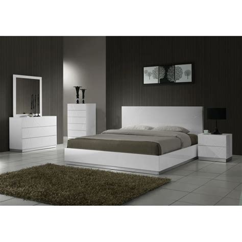Naples bedroom set has something for everyone and comes in all sizes. J&M Furniture - Naples 5-Piece Queen Bedroom Set