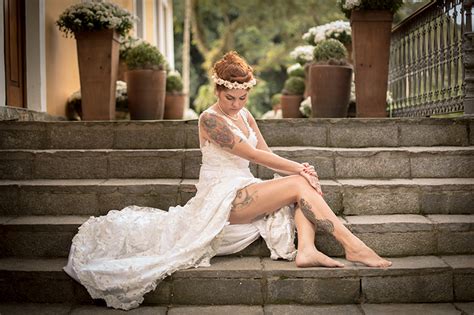 Site Realiza Ensaio Fotográfico Com Noivas Tatuadas