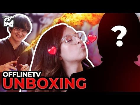Pokimane Rivela Il Suo Nuovo Fidanzato Durante Un Video Unboxing Di