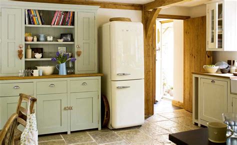 Install a range cooker in a cottage kitchen 8 Shaker-style Kitchens | Homebuilding & Renovating