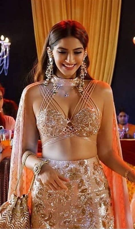 Veere Di Wedding Sonam Outfit Sonam Kapoor Fashion Indian Fashion Dresses Indian Dresses