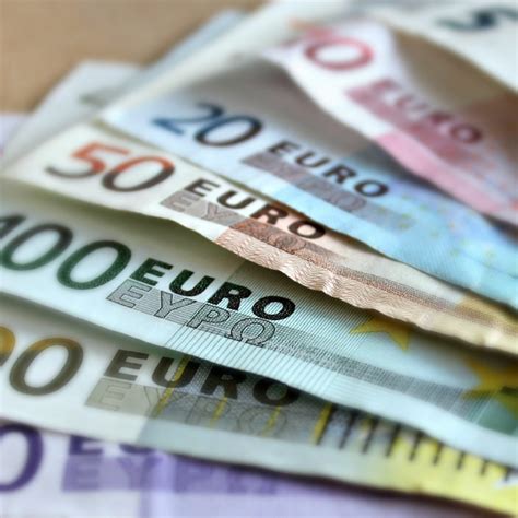 Bank Note Euro Bills Paper Money 63635 980x980 Lynx Systems Inc