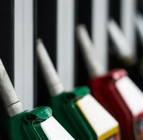 I sverige har det enligt drivmedelslagen (2011:319) och sedan 1 maj 2011 varit tillåtet att blanda upp till 10 procent. Verbraucher: Preissprung bei Benzin - Super E10 um 3,1 ...