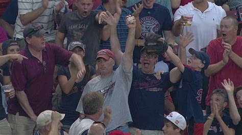Nyybos Fan Makes Great Barehanded Grab On Foul Ball Youtube