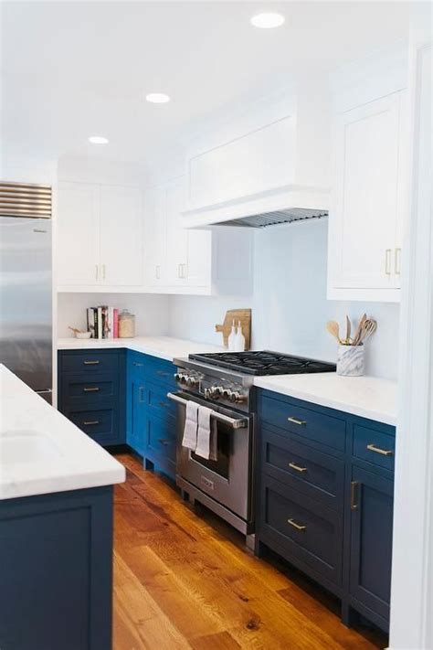 Blue kitchens are très chic right now. White and navy blue kitchen features white upper cabinets ...
