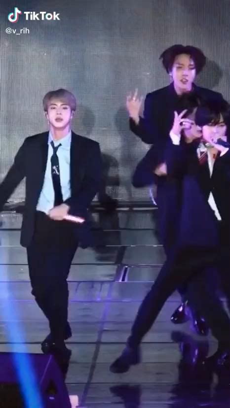 Bts Tik Tok Vrih Video In 2020 Suga Abs Bts Korea Bts Dancing