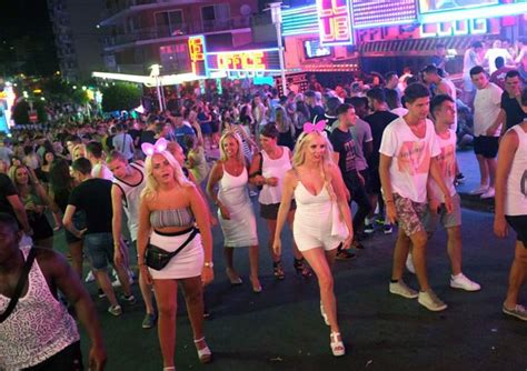 Magaluf Stag Party Tragedy Groom To Be Shaun Ennis Collapses And Dies