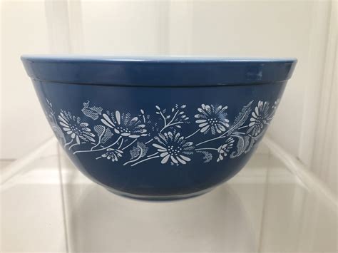 Pyrex Colonial Mist Blue Daisies Flowers Mixing Bowl 402 Etsy Blue Daisy Pyrex Depression