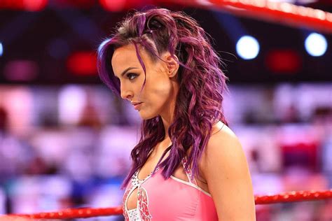 Check Out The Hottest Photos Of Former Wwe Superstar Peyton Royce News18