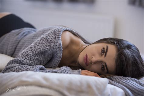 Hintergrundbilder Frau Modell Brünette lange Haare Blick auf