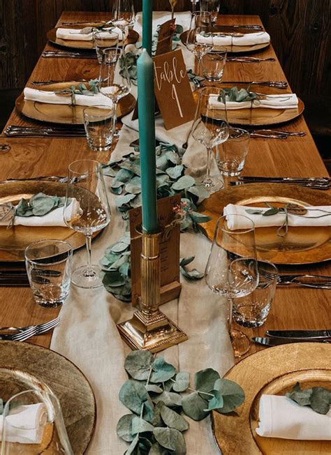 Pretty Ways To Dress Up Your Wedding Reception Tables Rustic Wedding