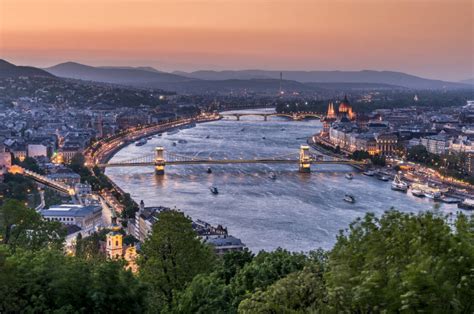 With a unique panoramic view and the danube air, it is a special experience for budapest natives and tourists alike, a perfect place to unwind at the end of the day with a refreshing drink. Warum ich so schnell nicht wieder nach Budapest reisen ...