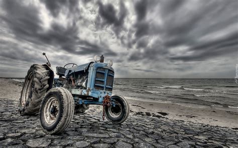 Co Robi Traktor U Fryzjera - Stary, Traktor, Morze