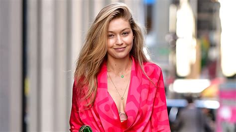 Gigi Hadid Shares Rare Pics From Mummy Daughter Beach Trip With 2 Year Old Khai Glamour Uk