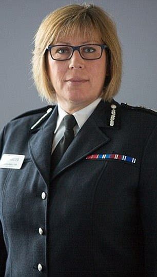 Ex Police Chief Slams Cressida Dick For Lack Of Action In Tackling Misogyny Daily Mail Online