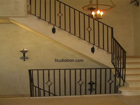 Diamond And Twisted Picket Stair Rail Herreria