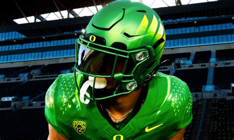 Oregon Ducks Release All Green Uniform Combination Vs Oregon State
