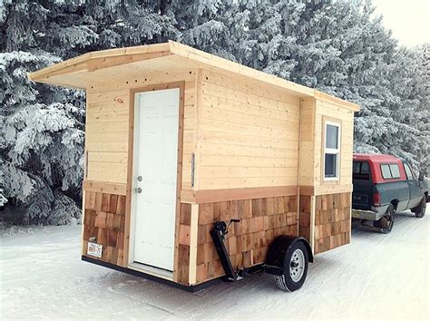 If you want a lightweight ice fishing shanty so you can move it easily with your truck, these are the plans to follow. Ice fishing shanty: An original tiny house - Tiny House Blog