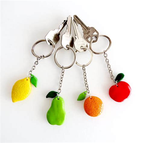 17 Easy Tutorials For Unique Diy Keychains Uberbuttons®