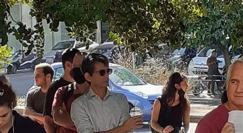 Τα νέα σήμερα στην ελλάδα και τον κόσμο | ειδήσεις online και έκτακτη επικαιρότητα τώρα από τη νο1 ημερήσια πολιτική και οικονομική εφημερίδα. Χρυσή Αυγή : Ο Καρανίκας στην συγκέντρωση έξω από το ...