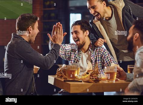 Friends Talk Drink Beer In A Bar Stock Photo Alamy