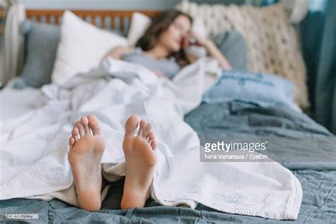 Sleep Feet Photos Et Images De Collection Getty Images