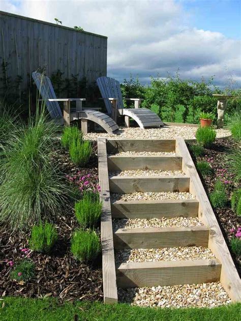 Optez Pour Lescalier Jardin Bois Gravier Pour Réussir Un Aménagement Moderne Escalier De