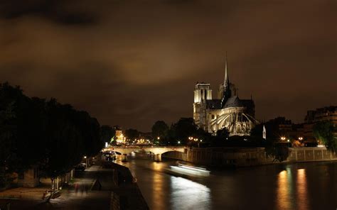 Free Download Hd Wallpaper Fantastic Night View Of Notre Dame